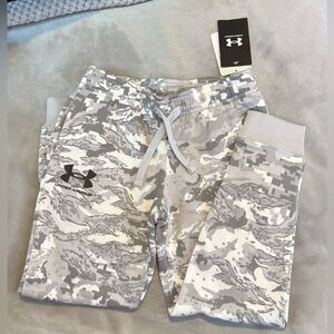 Under Armour Boys Gray Camo Pants